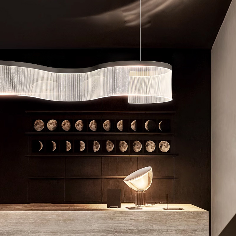 Серия реечных светильников с линейной гравировкой на прозрачном изогнутом корпусе со светодиодной подсветкой DANELIUS LONG L150 от ImperiumLoft