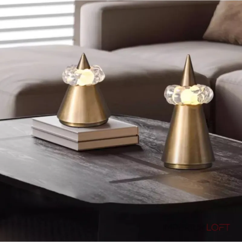 Дизайнерская настольная лампа с USB зарядкой и сенсорным переключением в виде горного пика с облаком LEK Brass H22 от ImperiumLoft