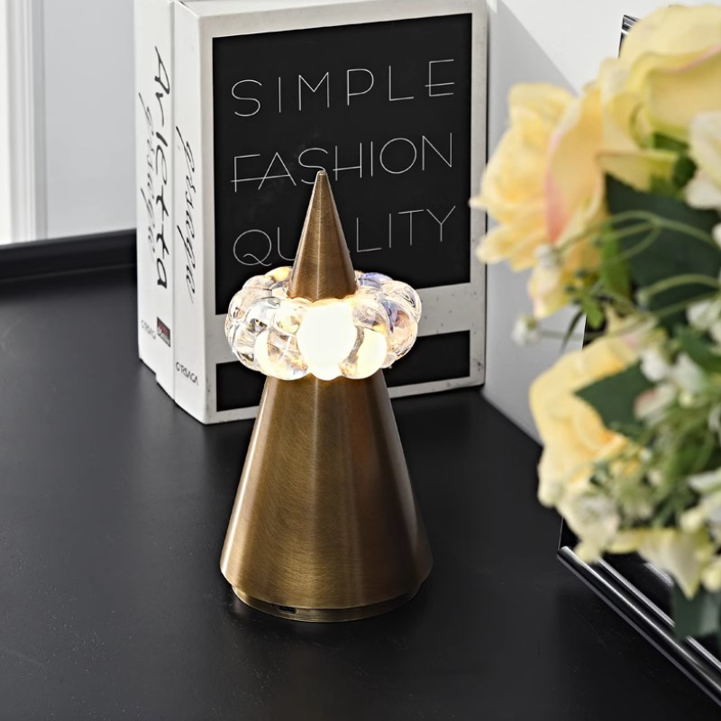 Дизайнерская настольная лампа с USB зарядкой и сенсорным переключением в виде горного пика с облаком LEK Brass H22 от ImperiumLoft