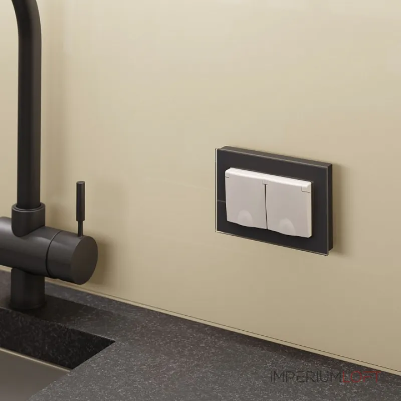 Розетка влагозащищенная с заземлением и шторками, без рамки с крышкой Werkel слоновая кость W1172203 от ImperiumLoft