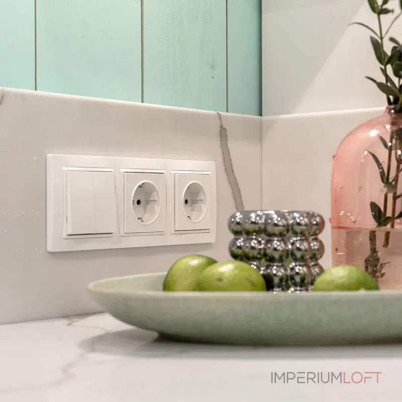 Розетка с заземлением и шторками, без рамки Werkel белый W1171101 от ImperiumLoft