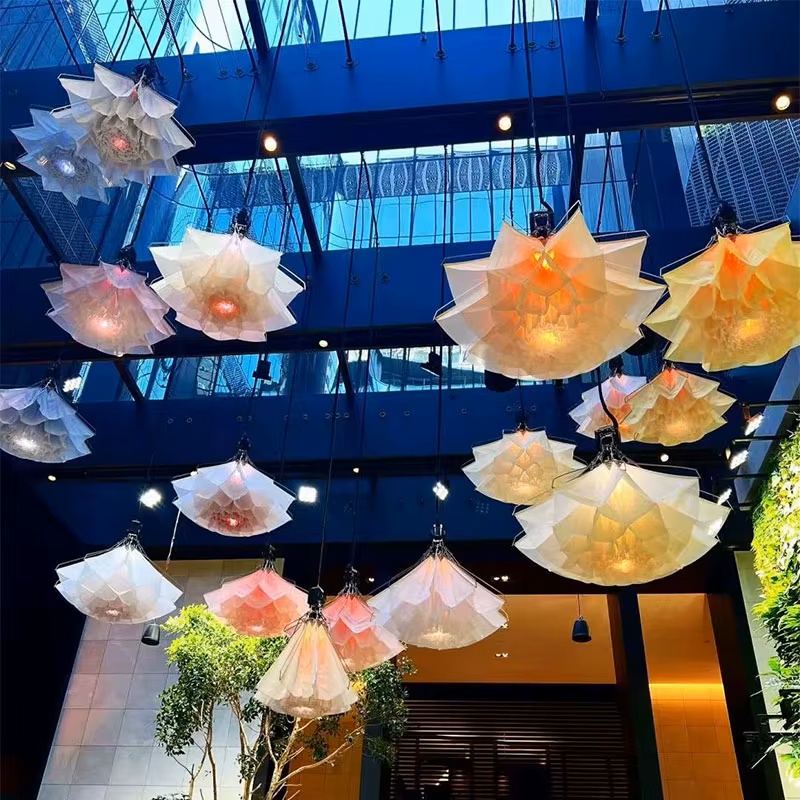 Подвесная люстра Silken Bloom A D150 с плафоном в форме цветка от Vinsa