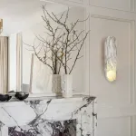 Настенный светильник Stone Embrace A с плафоном из мрамора от VINSA